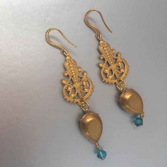 Sugar Gay Isber Swarovski Crystal Dangling Earrings Contemporary Jewelry - Picture 4 of 5